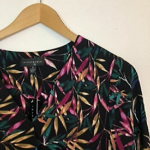 NEW NWT INVESTMENTS V-Neck Leaf Wrap Top Black Green Floral 3/4 Sleeve Surplice - Picture 4 of 8